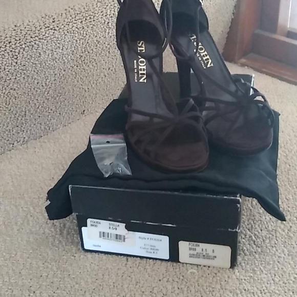 ST. JOHN 4" Heal Shoes - Picture 3 of 5